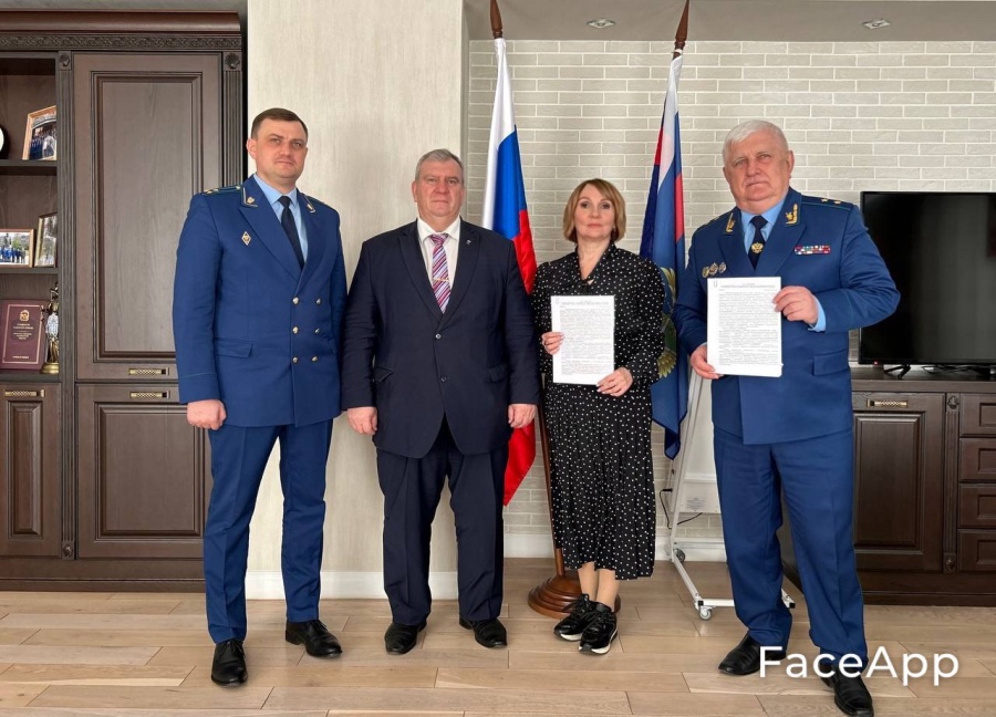 Подписано Соглашение о взаимодействии между прокуратурой региона и Ассоциацией «Совет муниципальных образований Брянской области».