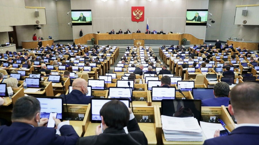 ГосДума на пленарном заседании в среду приняла в третьем чтении законопроект о наделении регионов РФ правом устанавливать дополнительные требования к содержанию и выгулу домашних животных