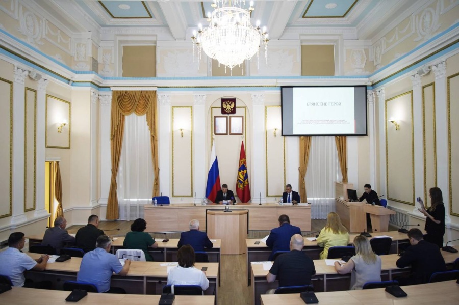 Исполнительный директор Ассоциaция "Совет муниципальных обрaзовaний Брянской области" Наталья Пригаро приняла участие в заседании общественного совета программы «Брянские Герои», на котором утвердили кандидатов, успешно прошедших все этапы проекта