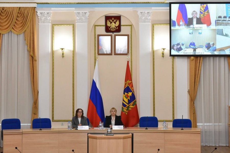 Сегодня директор  АСМО Брянской области Наталья Пригаро выступила в рамках семинара-совещания с кадровыми службами, организованном управлением госслужбы и кадров Правительства Брянской области и  Советом муниципальных образований Брянской области