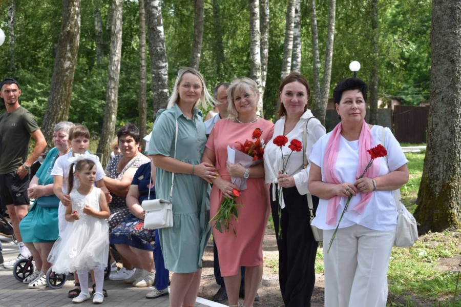 9 июля исполнительный директор Ассоциации "Совет муниципальных образований Брянской области" Наталья Пригаро приняла участие в торжественной церемонии официального открытия ряда проектов, реализуемых в рамках государственных программ 