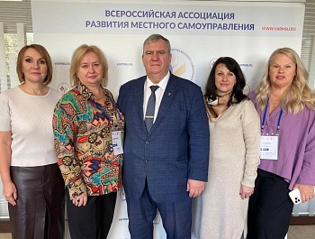 Сегодня муниципалы всей страны на площадке ВАРМСУ в РАНХиГС вместе с председателем Комитета Госдумы по государственному строительству и законодательству Павлом Крашенинниковым обсуждают законопроект о местном самоуправлении